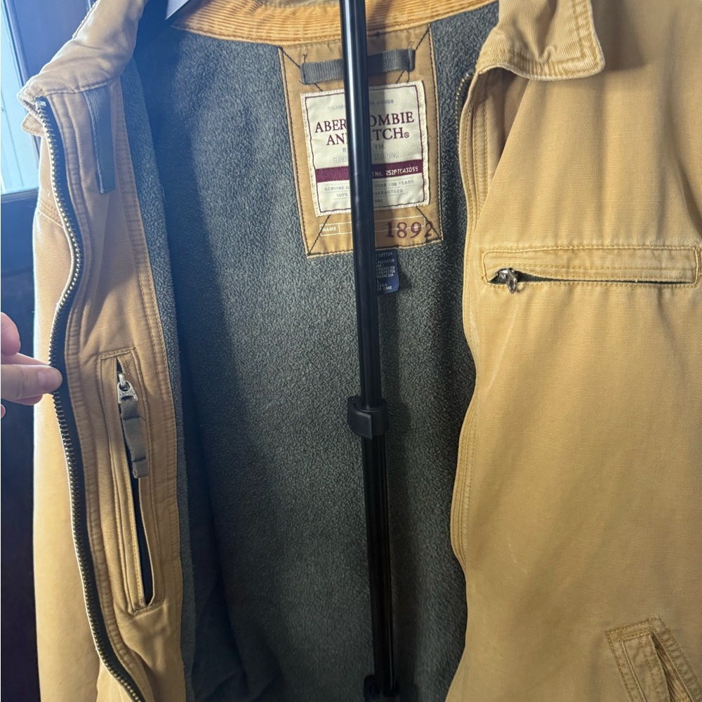 Abercrombie & Fitch tan Lightweight barn Jacket - Picture 2 of 3